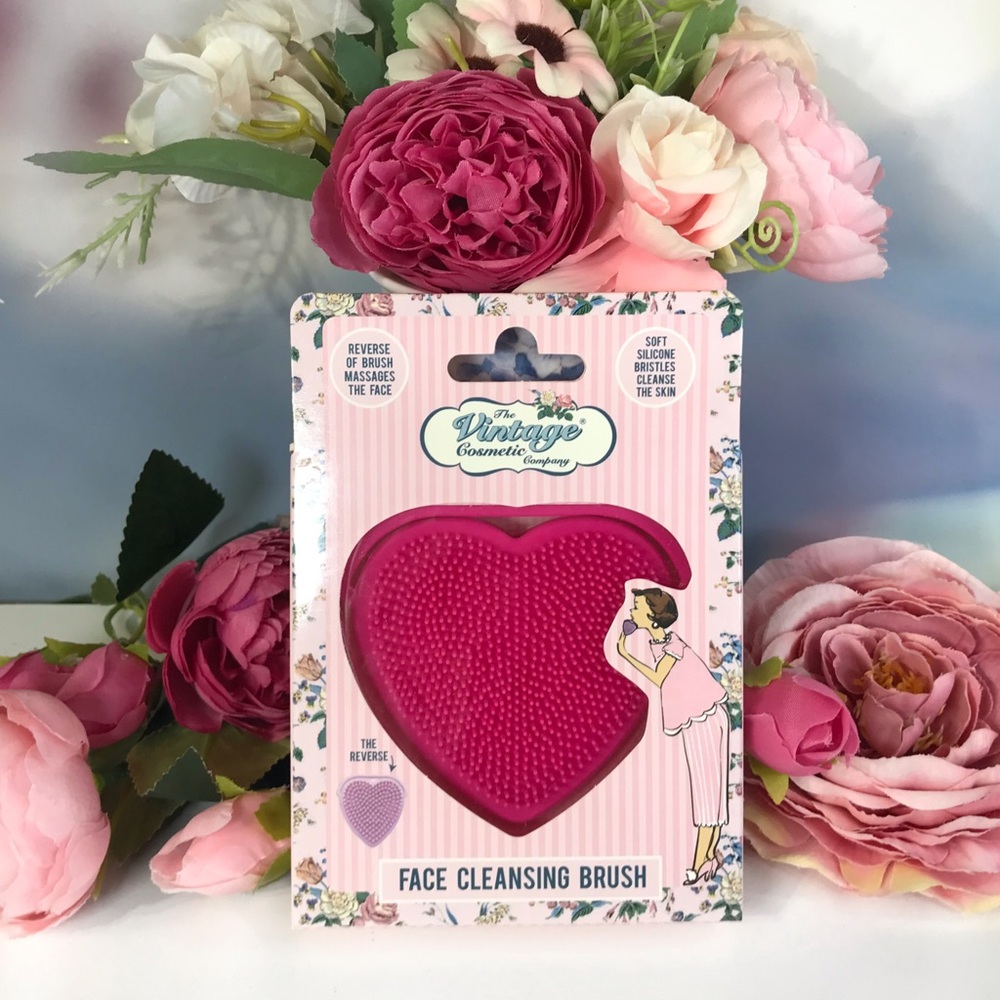 The Vintage Cosmetic Company Pink Heart-Shaped Silicone Facial Exfoliator *BNIB